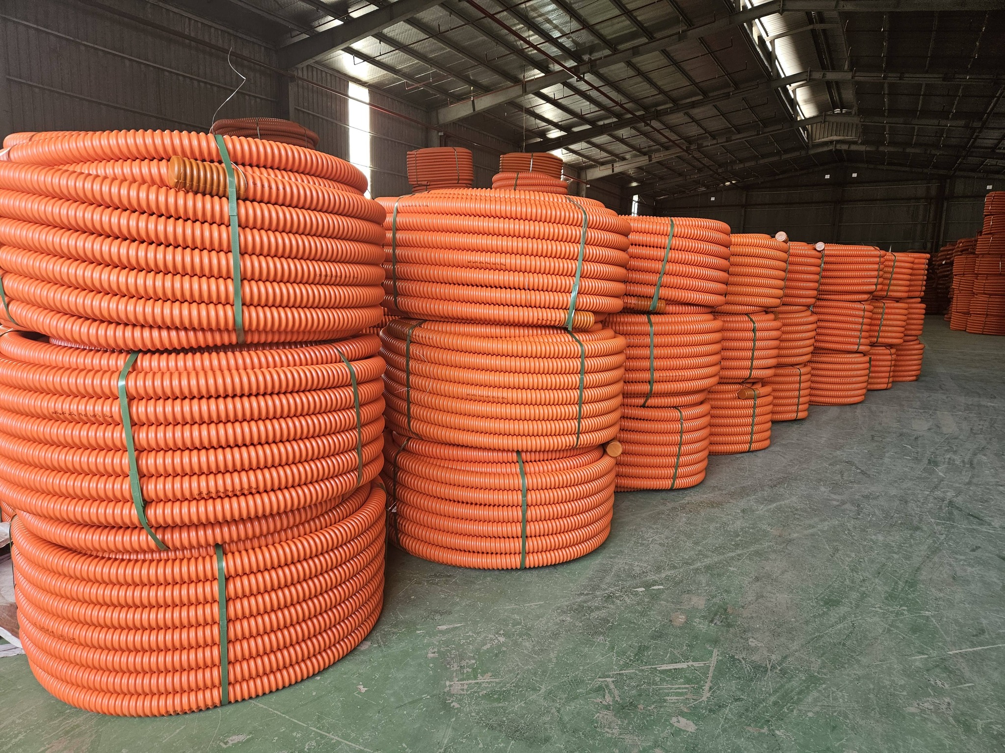 Ống HDPE gân xoắn luồn cáp điện Ống HDPE gân xoắn luồn cáp điện