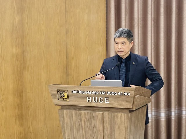 PGS.TS Hoàng Tùng – Hiệu trưởng Trường ĐH Xây dựng phát biểu khai mạc